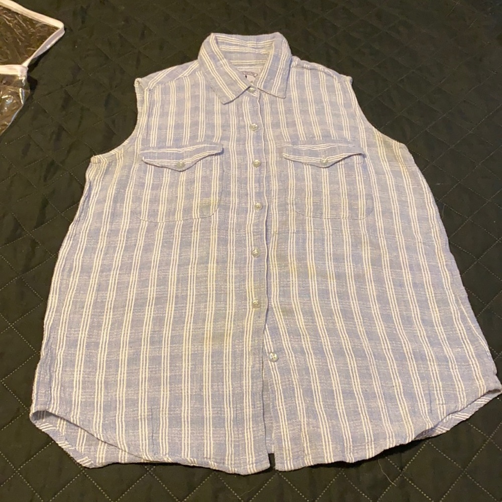 Solutions button down shirt size small